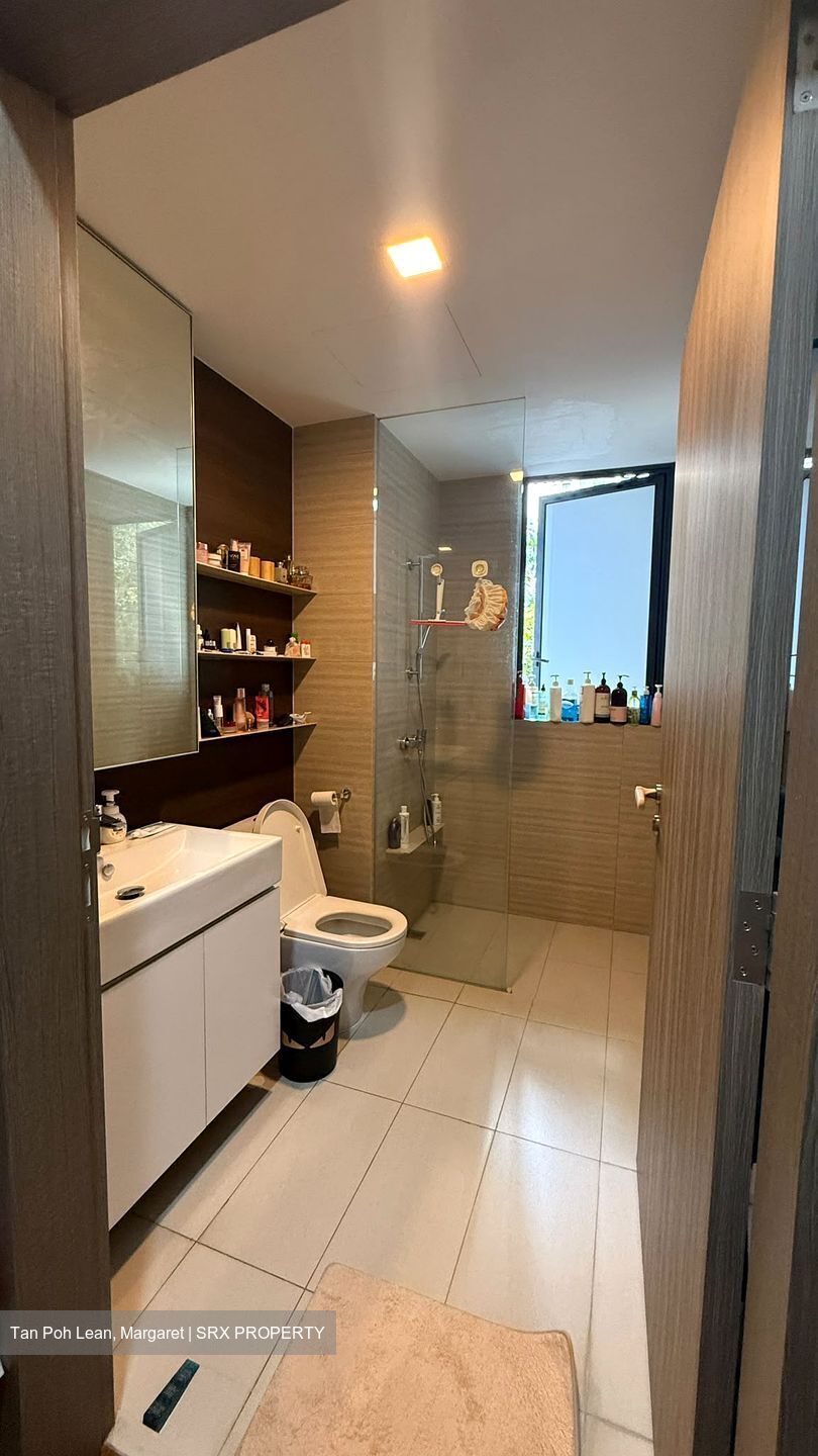Sky Vue (D20), Condominium #575385161